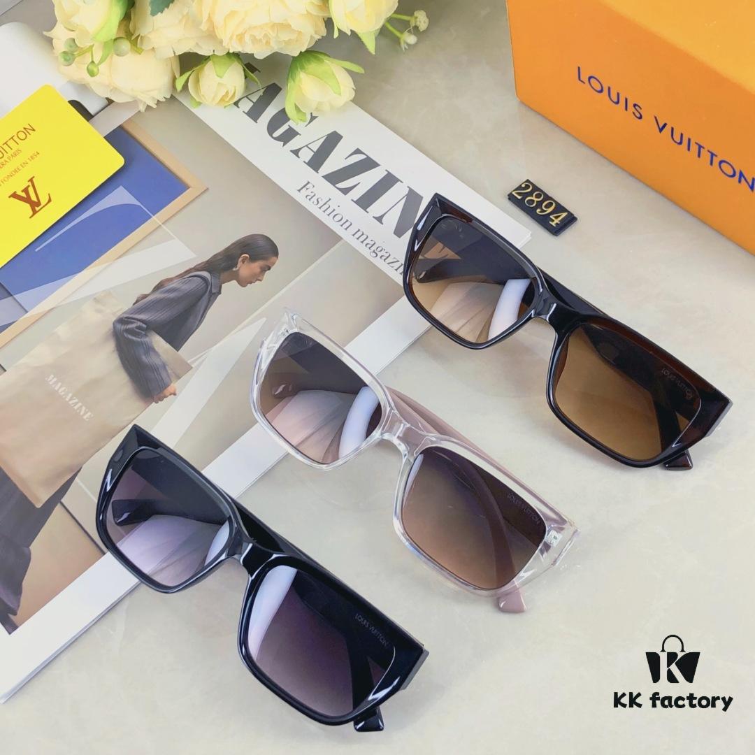 Louis Vuitton Vintage-Inspired Transparent Brown Square Sunglasses, Trendy Round-Face Slimming Design, Influencer Favorite on Xiaohongshu, Stylish Oversized Eyewear