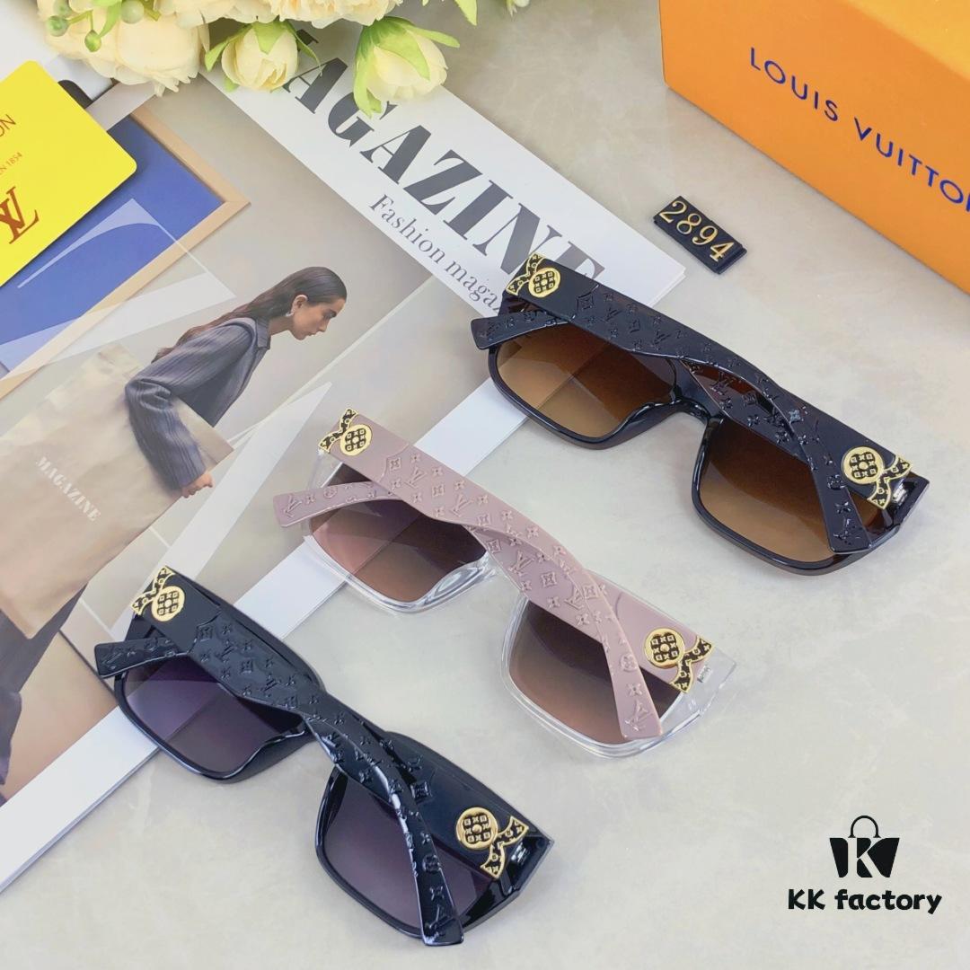 Louis Vuitton Vintage-Inspired Transparent Brown Square Sunglasses, Trendy Round-Face Slimming Design, Influencer Favorite on Xiaohongshu, Stylish Oversized Eyewear