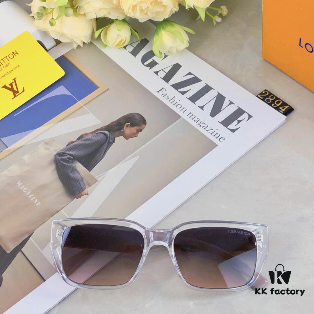 Louis Vuitton Vintage-Inspired Transparent Brown Square Sunglasses, Trendy Round-Face Slimming Design, Influencer Favorite on Xiaohongshu, Stylish Oversized Eyewear