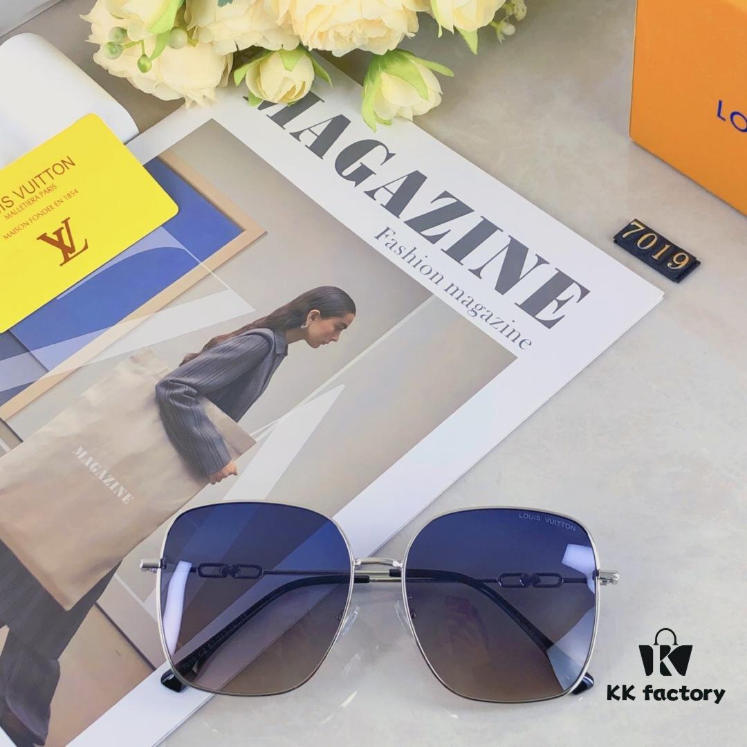 Louis Vuitton 2025 New Arrival Xiaohongshu Influencer Style Sunglasses for Women, Slimming Metal Square Frame Light-Colored Sunglasses, Korean Street Snap Eyewear