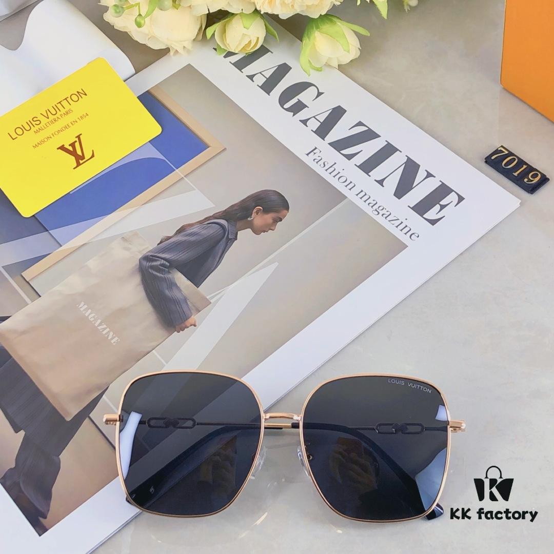 Louis Vuitton 2025 New Arrival Xiaohongshu Influencer Style Sunglasses for Women, Slimming Metal Square Frame Light-Colored Sunglasses, Korean Street Snap Eyewear