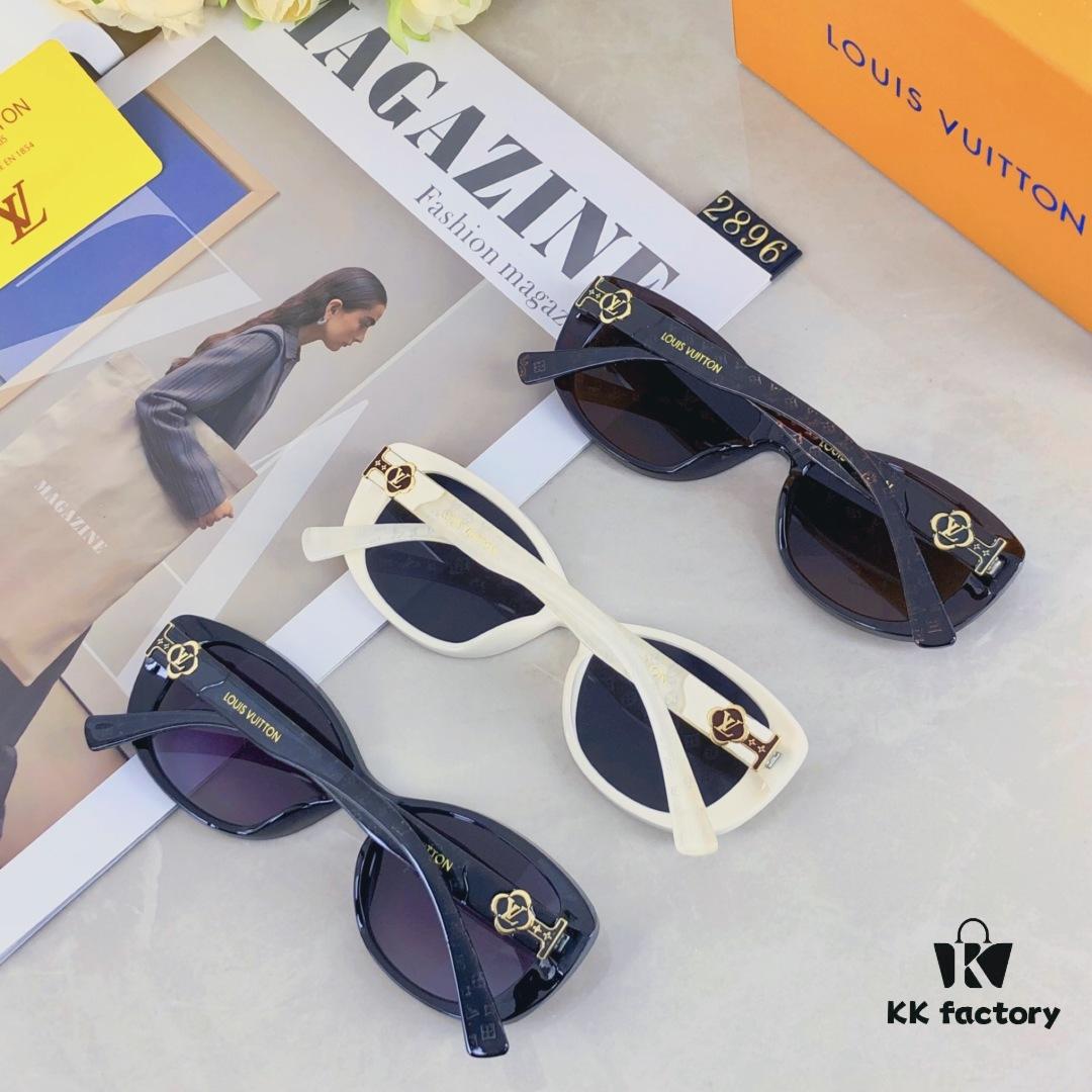 Louis Vuitton Sunglasses - Stylish Square Oversized Frame, Versatile Fashion Design with Premium Craftsmanship