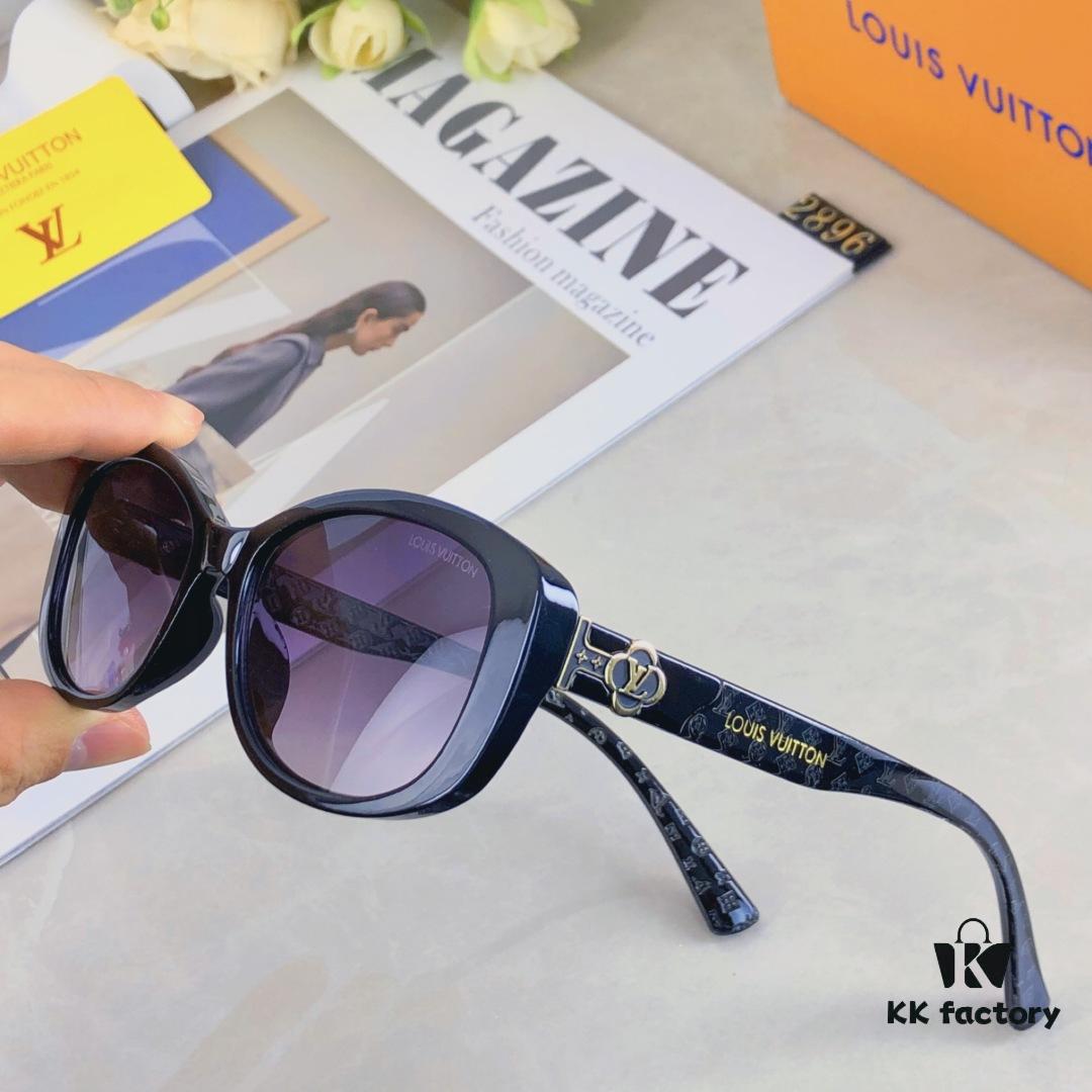 Louis Vuitton Sunglasses - Stylish Square Oversized Frame, Versatile Fashion Design with Premium Craftsmanship