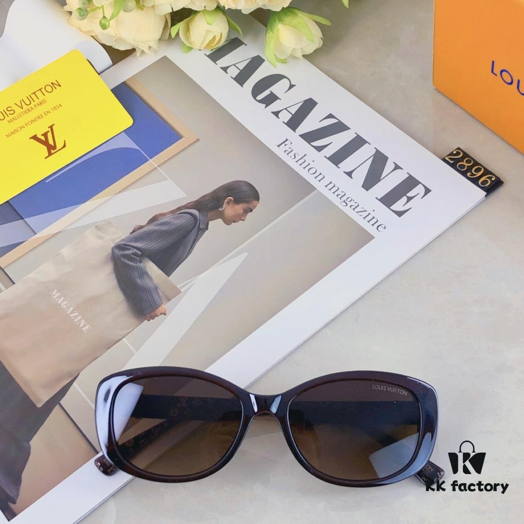 Louis Vuitton Sunglasses - Stylish Square Oversized Frame, Versatile Fashion Design with Premium Craftsmanship