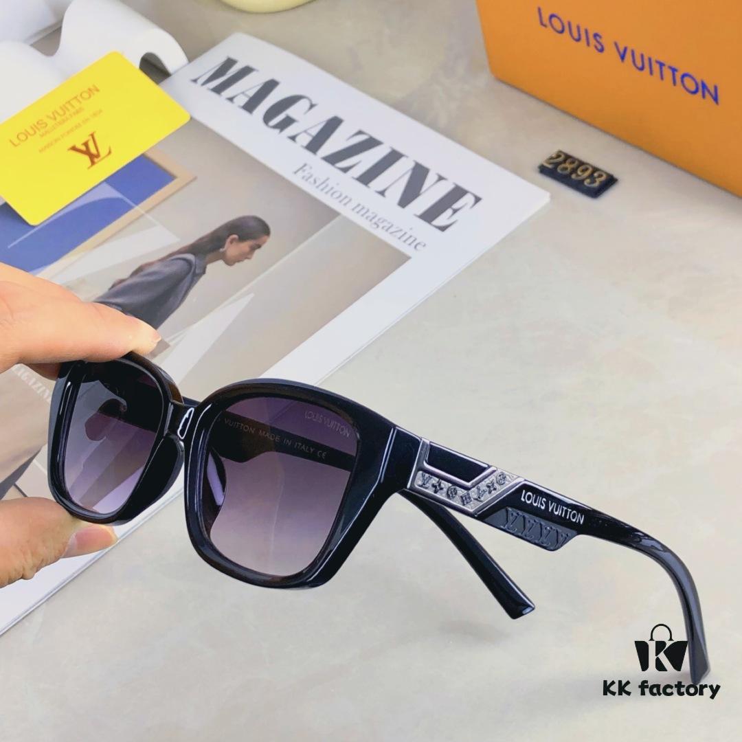 Louis Vuitton Vintage-Inspired Transparent Brown Square Sunglasses, Trendy Round-Face Flattering Oversized Design, Stylish Unisex Sun Glasses