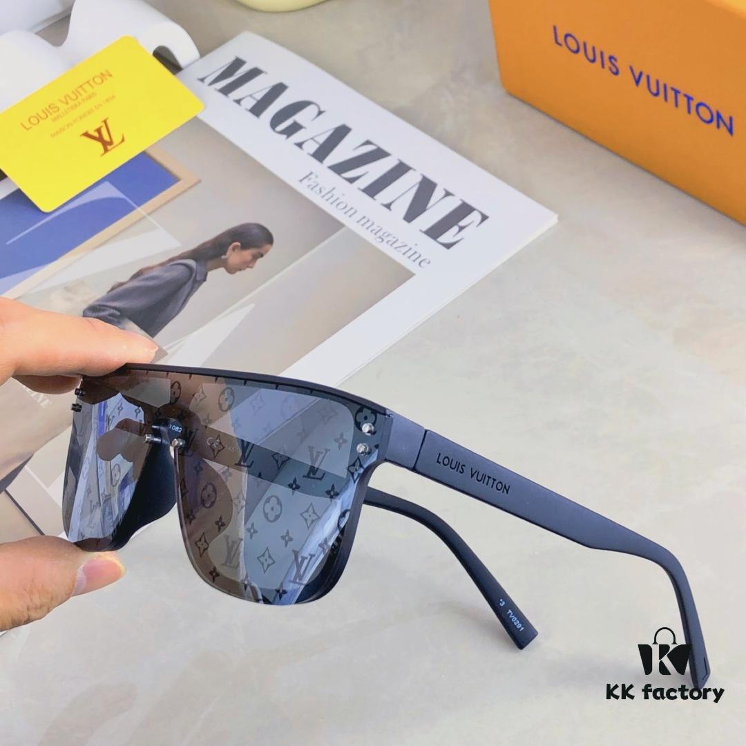 Louis Vuitton Oversized One-Piece Reflective Sunglasses, Trendy Unisex Fashion Retro Shades Popular in Europe and America