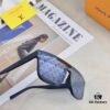 Louis Vuitton Oversized One-Piece Reflective Sunglasses, Trendy Unisex Fashion Retro Shades Popular in Europe and America