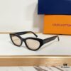 140 LOUIS VUITTON MOD: Z2481 Size: 52-18-140 Sunglasses