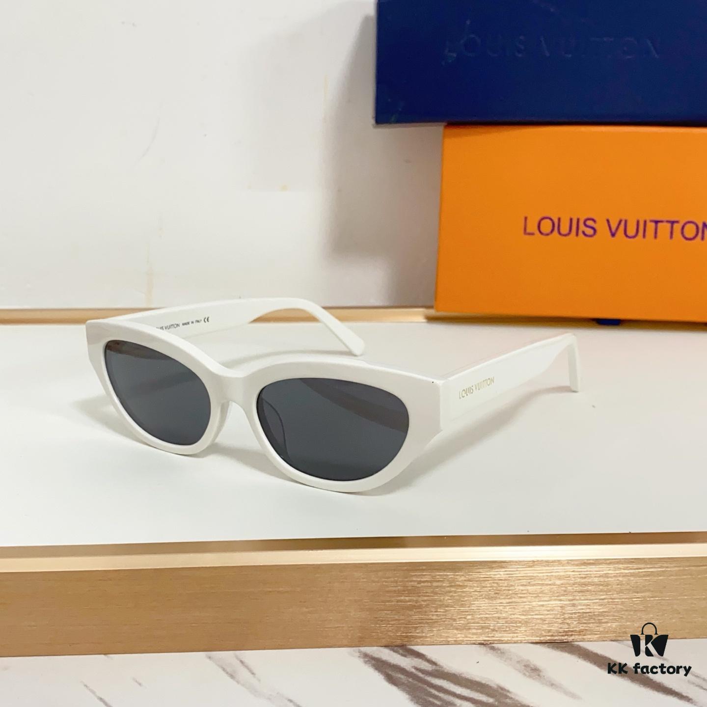 140 LOUIS VUITTON MOD: Z2481 Size: 52-18-140 Sunglasses