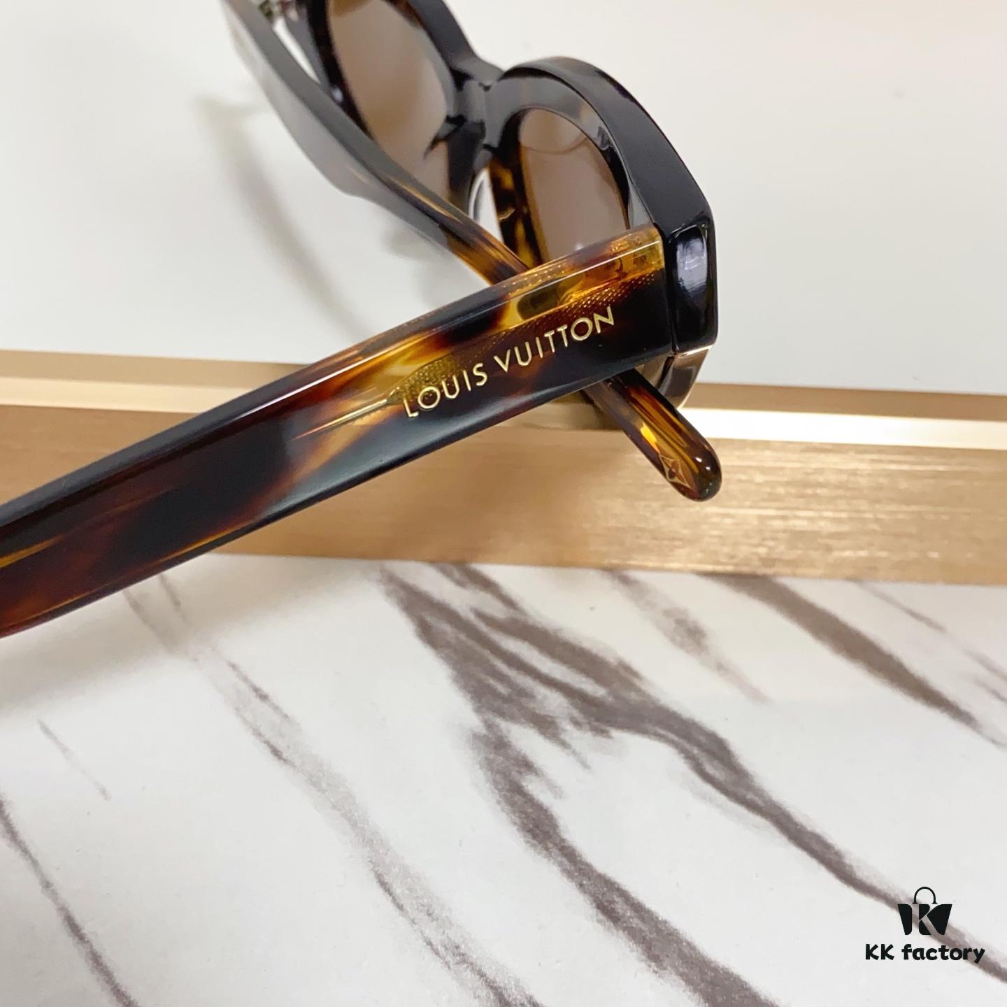 140 LOUIS VUITTON MOD: Z2481 Size: 52-18-140 Sunglasses