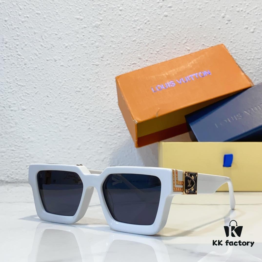 140 LOUIS VUITTON * Z1910E Z1920E Z1940E Z1900E Z1812E (One Color One Model) Premium Quality Luxury Edition Showstopper, True Millionaire's Choice, Rich Golden Logo Threads Embedded in Solid Frame, Sharp Lines and Fine Craftsmanship Create a Distinctly Three-Dimensional Effect, Compact Square Temple with Smooth-Clasping Closure, Oil-Finished Details in Various Tones Highlight the Elegance of Golden Rivets