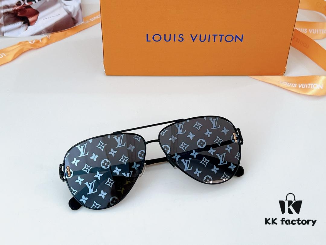 110 LOUIS VUITTON Model Z1432W SIZE: 60-14-145 Sunglasses