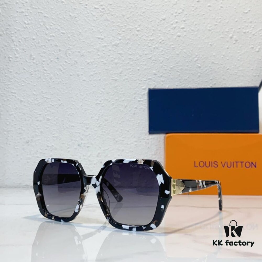 130 Louis Vuitton MOD: Z2269 Sunglasses
