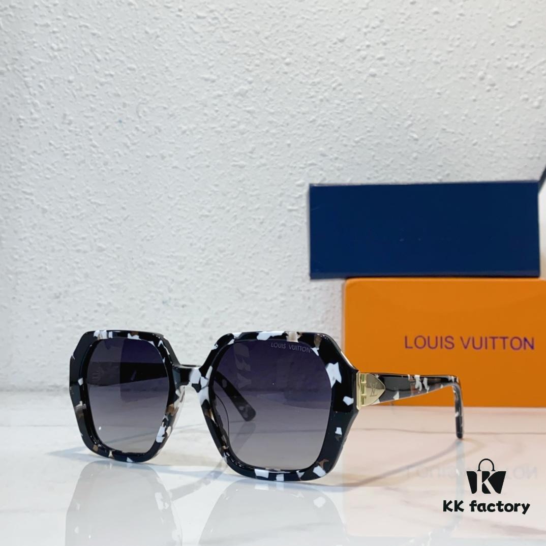 130 Louis Vuitton MOD: Z2269 Sunglasses