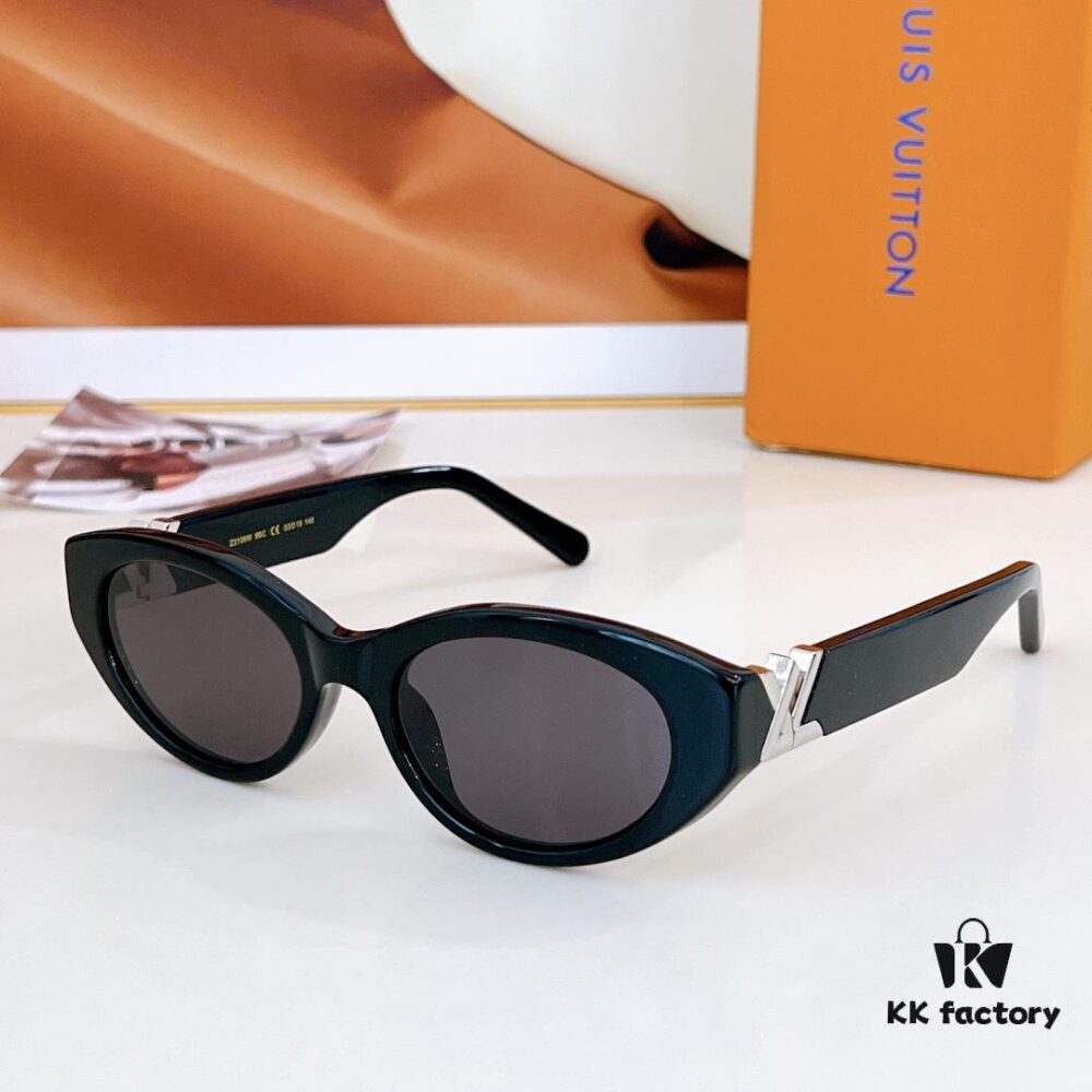 160 LOUIS VUITTON Z2104W Sunglasses