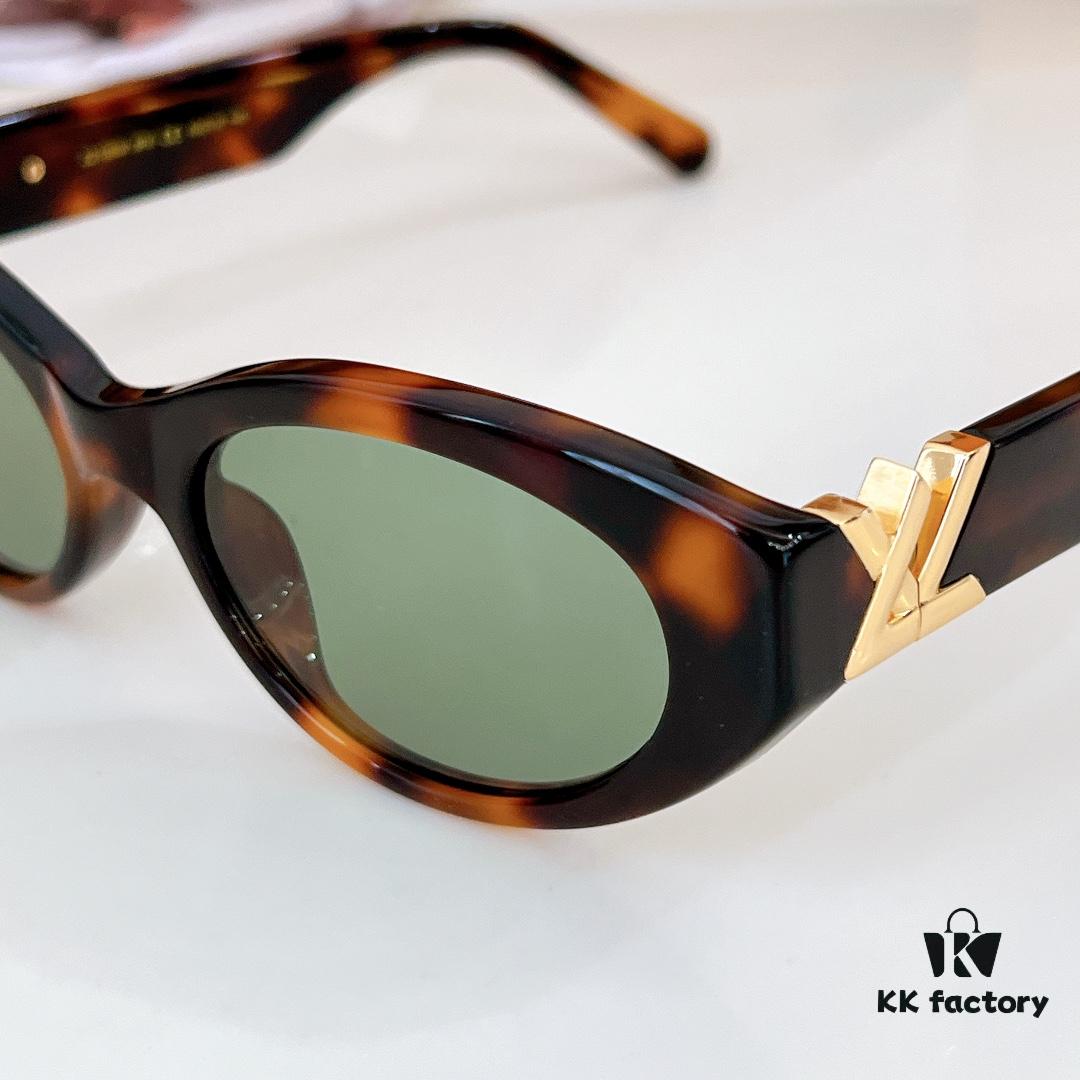 160 LOUIS VUITTON Z2104W Sunglasses