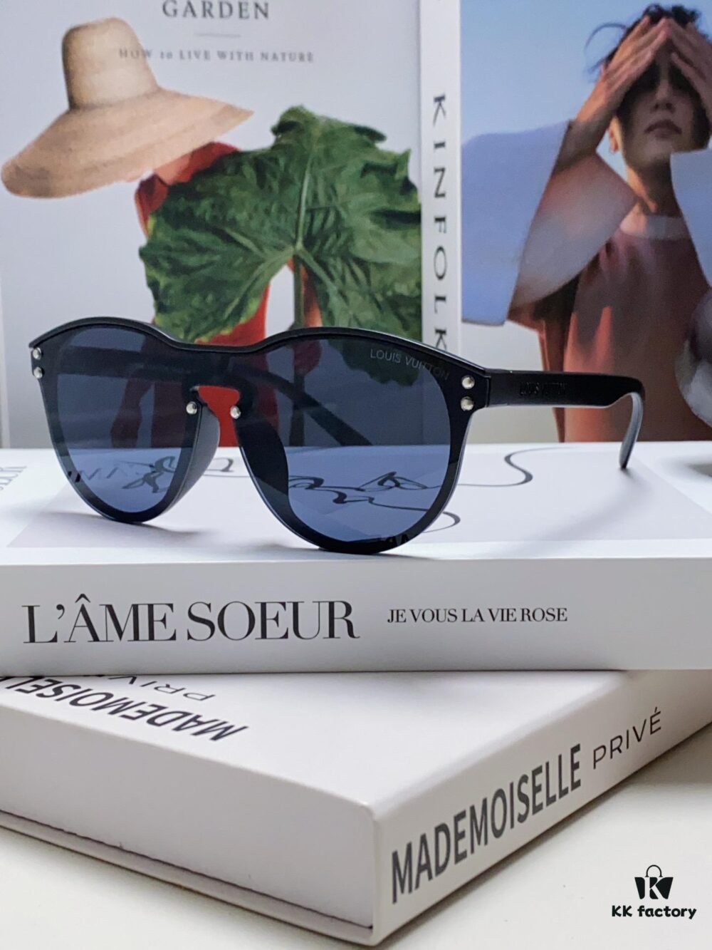 LOUIS VUITTON Round Frame Sunglasses with Detailed Design, Original LV Rimless Style, Classic Temple Logo, High-Quality Construction