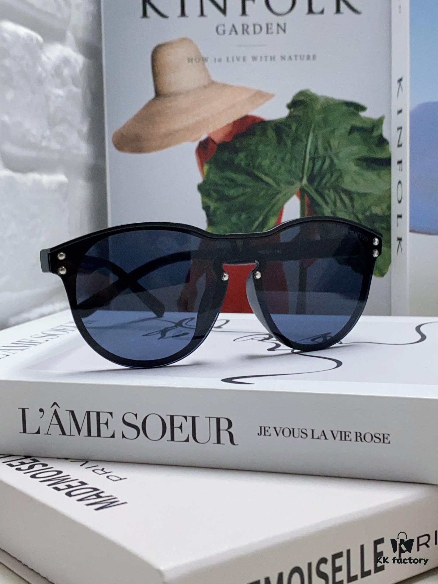 LOUIS VUITTON Round Frame Sunglasses with Detailed Design, Original LV Rimless Style, Classic Temple Logo, High-Quality Construction