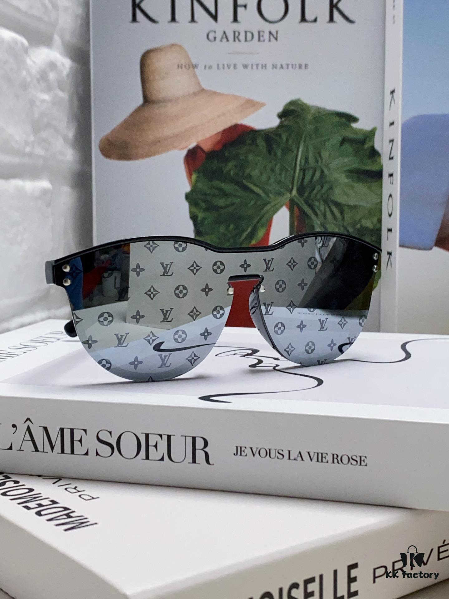 LOUIS VUITTON Round Frame Sunglasses with Detailed Design, Original LV Edgeless Style, Classic Temple Logo, High-Quality Fashion Eyewear