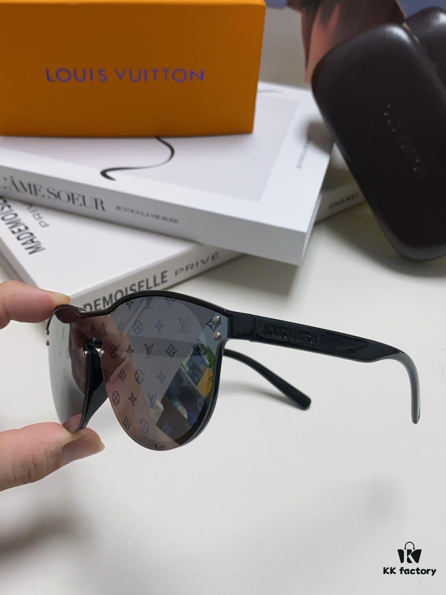 LOUIS VUITTON Round Frame Sunglasses with Detailed Design, Original LV Edgeless Style, Classic Temple Logo, High-Quality Fashion Eyewear