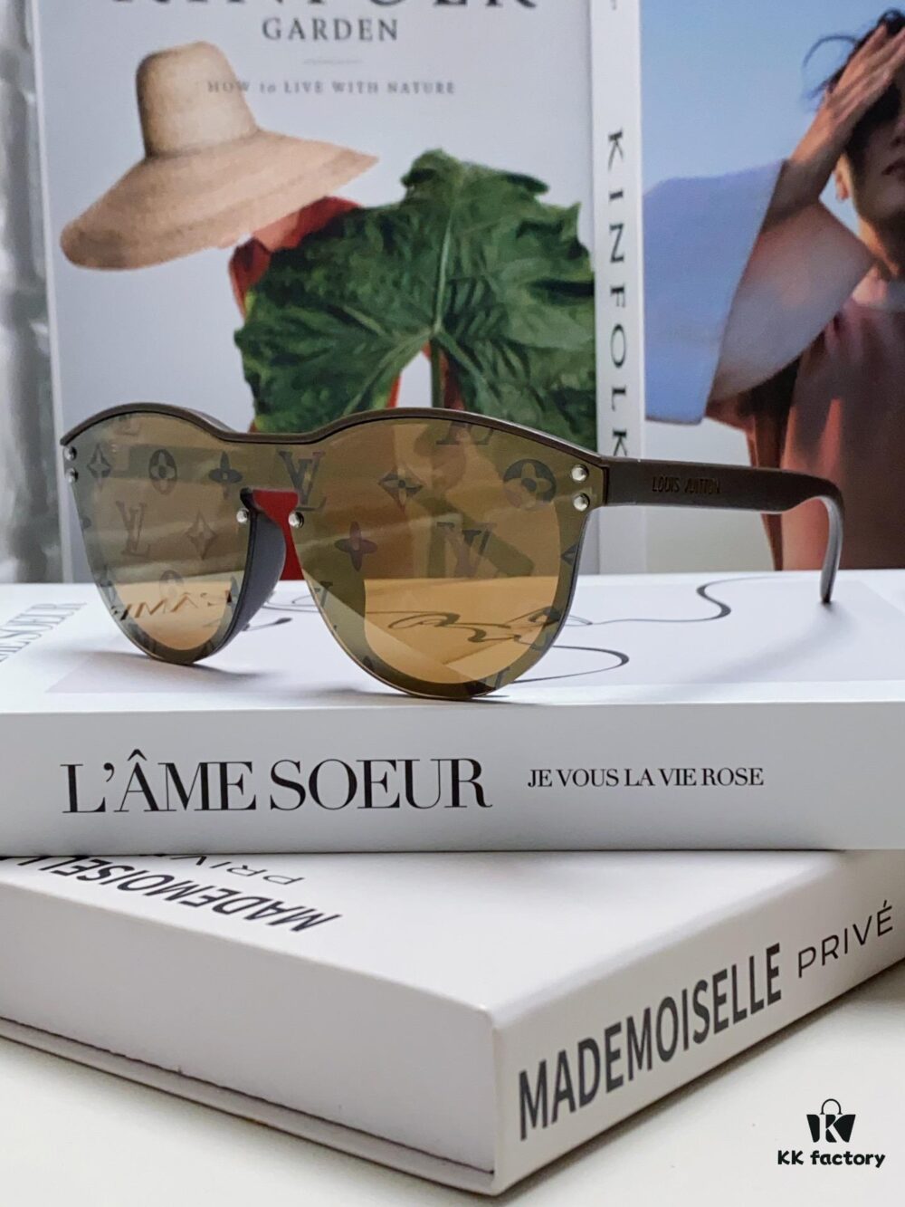 LOUIS VUITTON Round Frame Sunglasses with Detailed Design, Original LV Rimless Style, Classic Temple Logo, High-Quality Fashion Eyewear