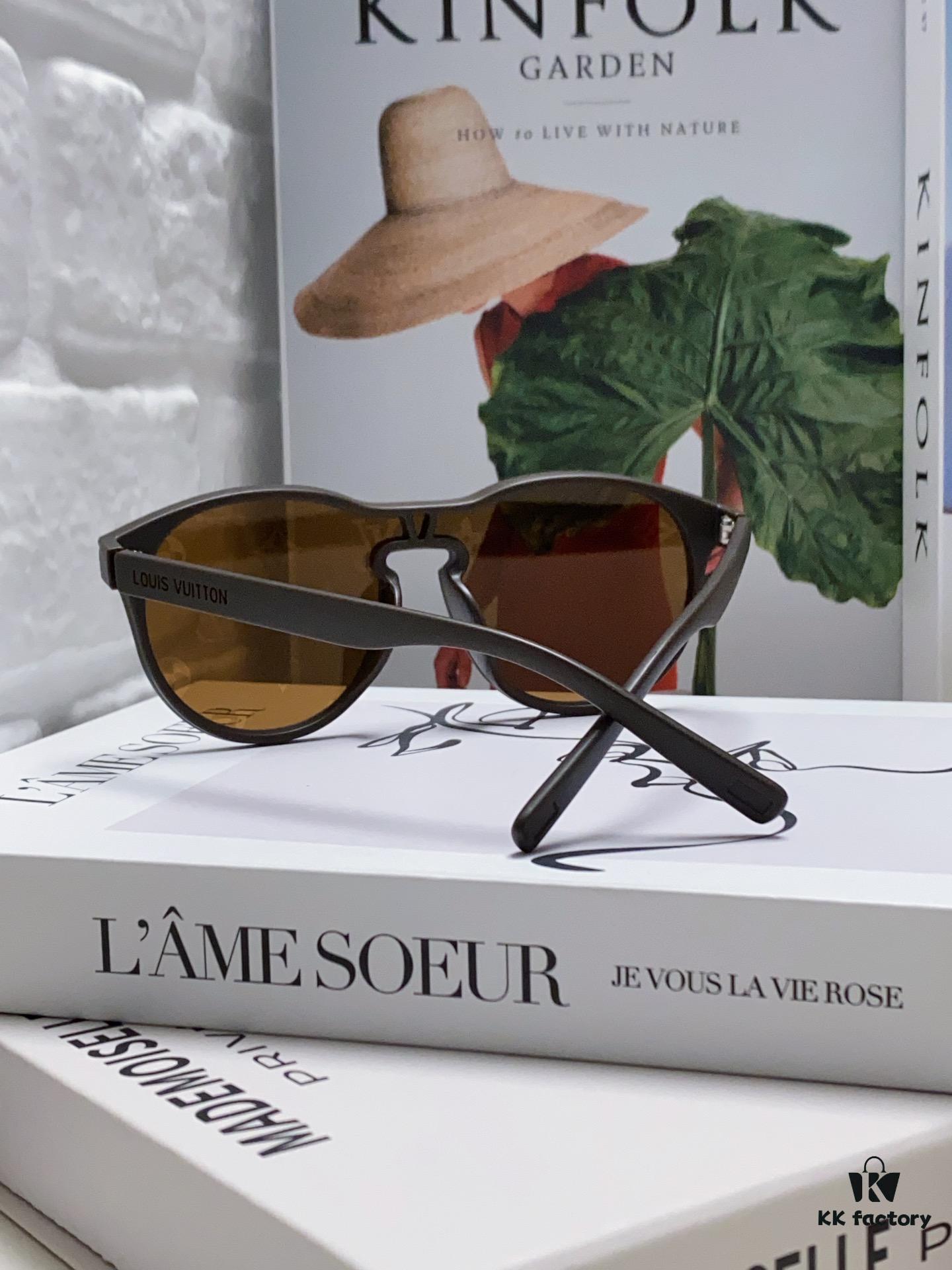 LOUIS VUITTON Round Frame Sunglasses with Detailed Design, Original LV Rimless Style, Classic Temple Logo, High-Quality Fashion Eyewear