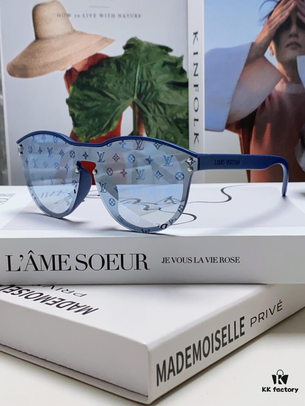 LOUIS VUITTON Round Frame Sunglasses with Detailed Design, Original LV Edgeless Style, Classic Temple Logo, High-Quality Construction