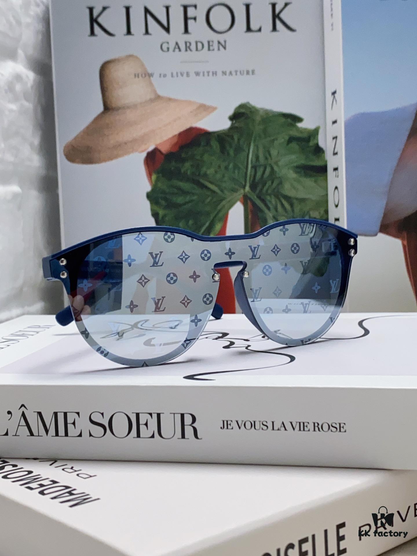 LOUIS VUITTON Round Frame Sunglasses with Detailed Design, Original LV Edgeless Style, Classic Temple Logo, High-Quality Construction