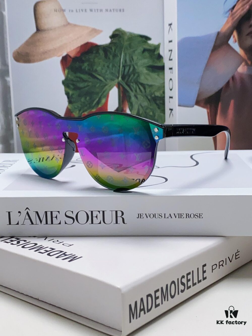 LOUIS VUITTON Round Frame Sunglasses with Detailed Design, Original LV Edgeless Style, Classic Temple Logo, High-Quality Fashion Eyewear