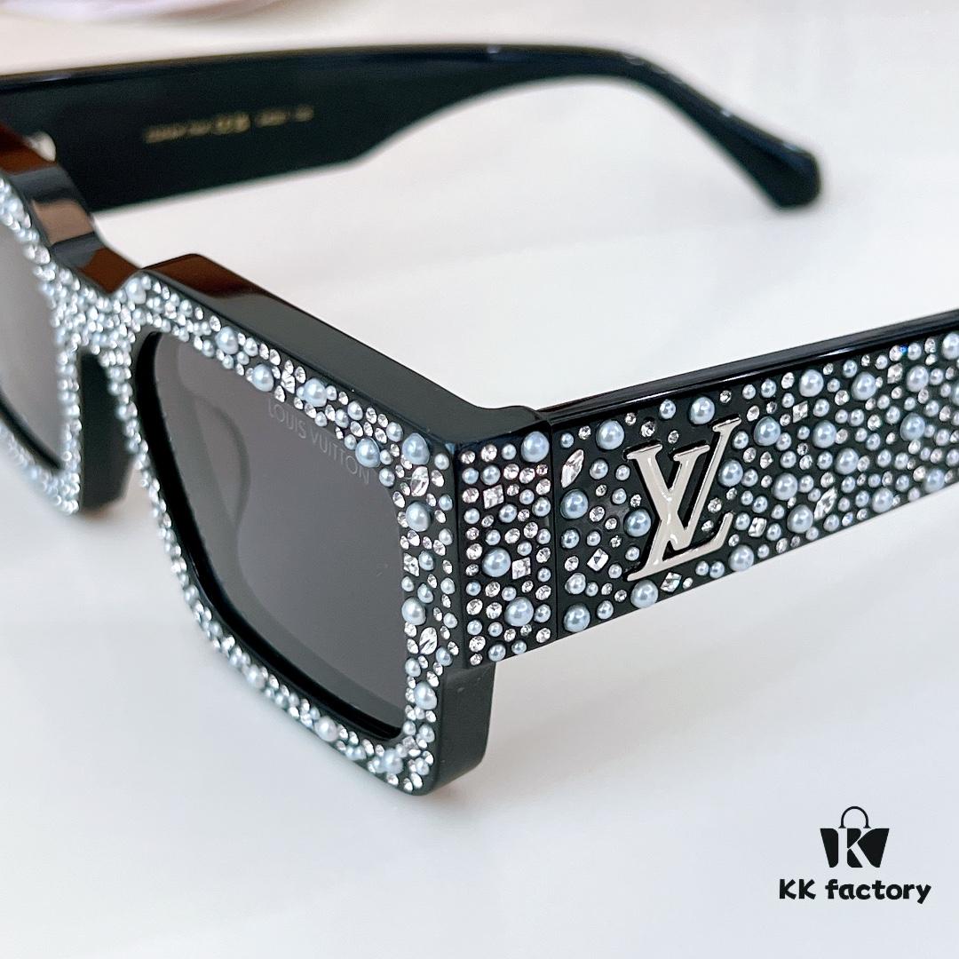 LOUIS VUITTON Sunglasses