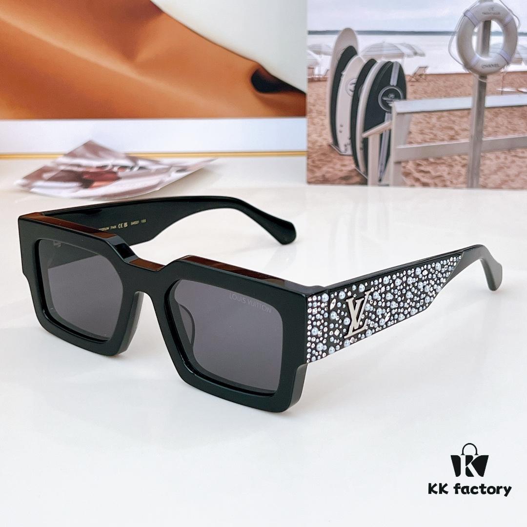 LOUIS VUITTON Sunglasses