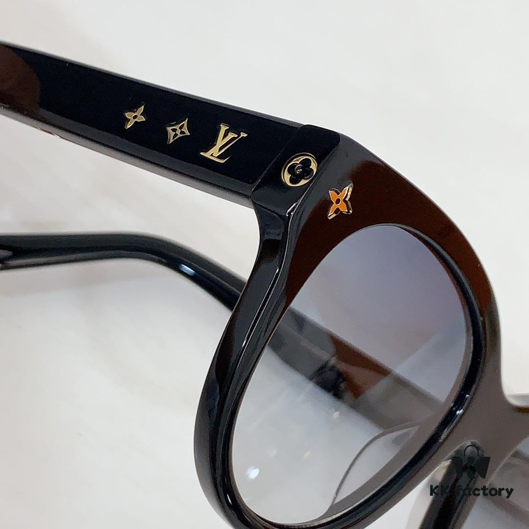 LOUIS VUITTON MODEL: Z1526E SIZE: 53□22-145 Sunglasses