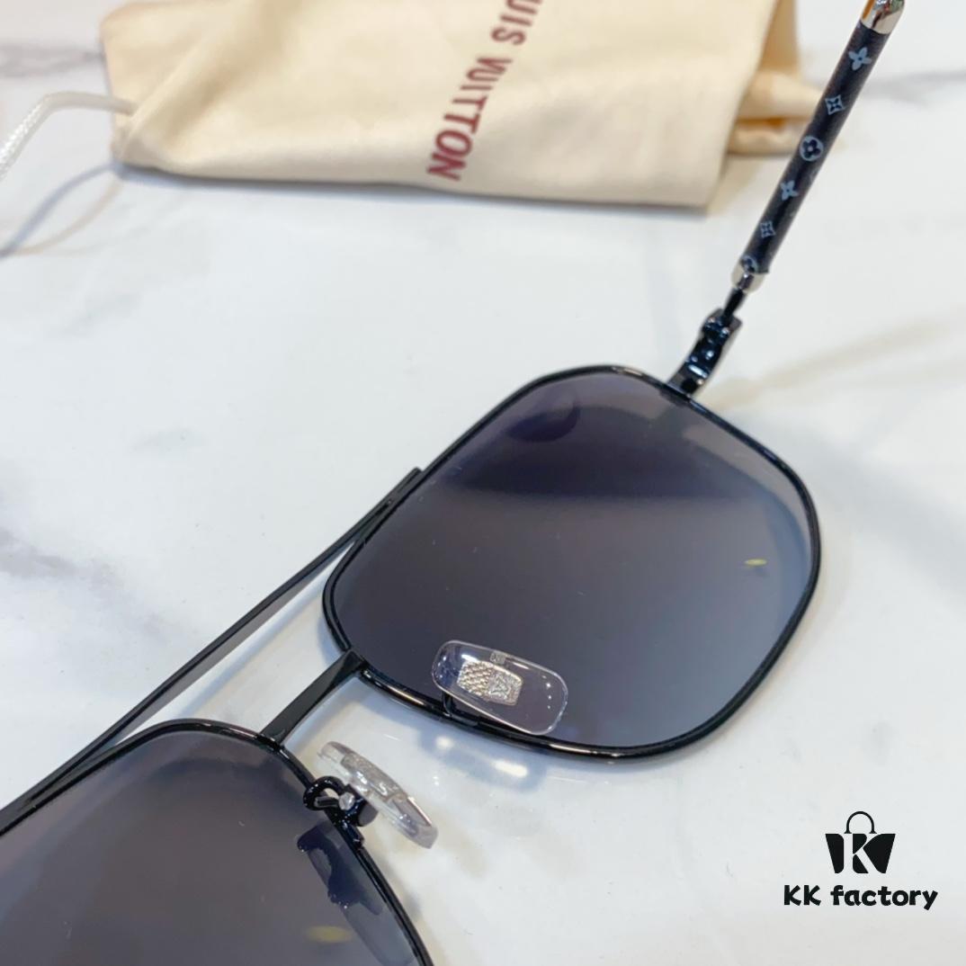 LOUIS VUITTON Model Z1267 Sunglasses