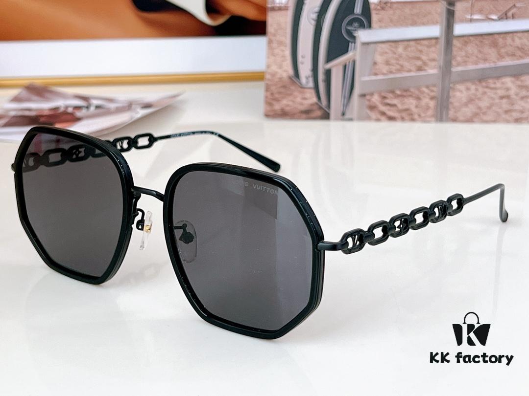 LOUIS VUITTON Sunglasses