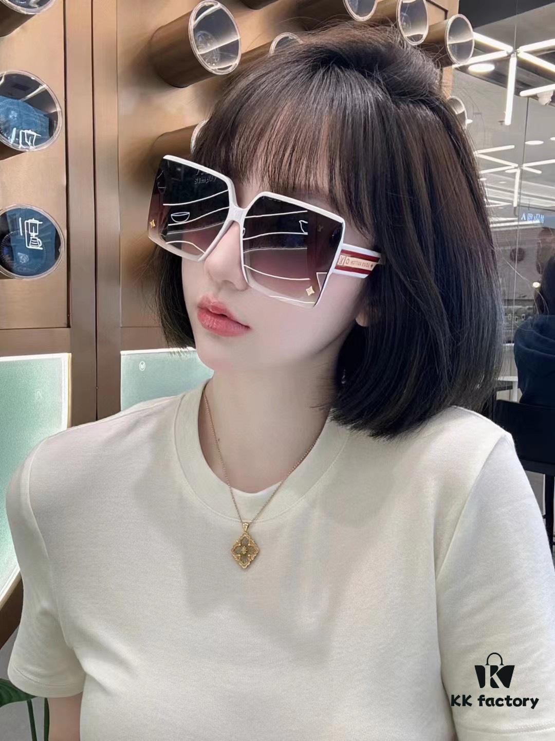 LOUIS VUITTON New Arrival Z6028E Square Frame Sunglasses