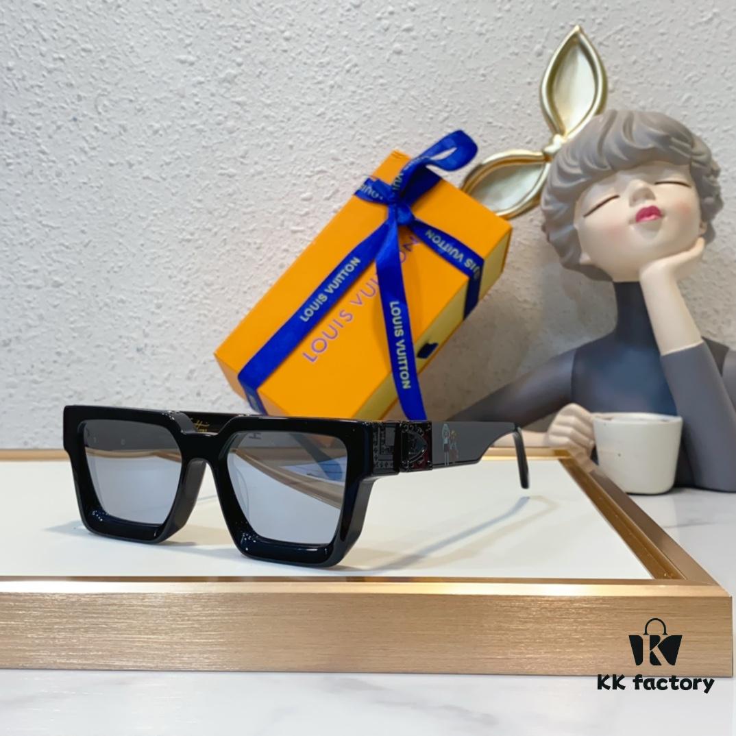 LOUIS VUITTON * Z1910E Z1920E Z1940E Z1900E Z1812E (One Color, One Model) Premium Quality Luxury Edition, Runway Highlight, True Millionaire's Style, Dense Logo Gold Threads Embedded in Solid Frame, Bold Lines and Exquisite Craftsmanship Create a Three-Dimensional Texture, Refined Small Square Temple Connects Smoothly with Clasp, Different Tints of Coating Enhance the Elegance of Golden Rivets