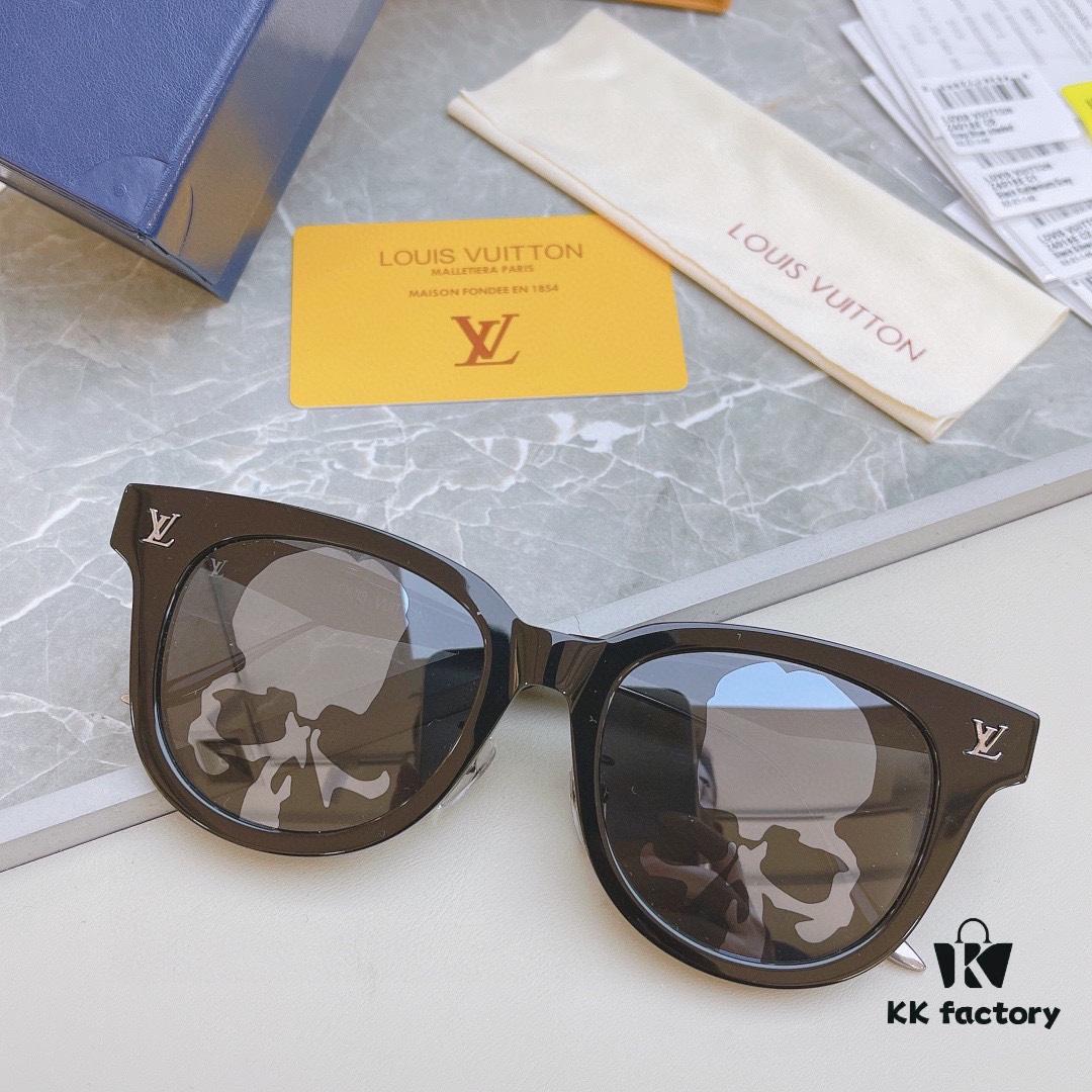 Stylish Beyond Compare! Xiaohongshu Trending Item – Owner's Strong Recommendation – Limited Edition LOUIS VUITTON LV Z4018E High-End Avant-Garde Design, Logo-Embellished Temples, Ultimate Fashion Statement, Premium Craftsmanship, Luxurious Build, Solid Metal Hardware – Absolutely Stunning at First Sight!