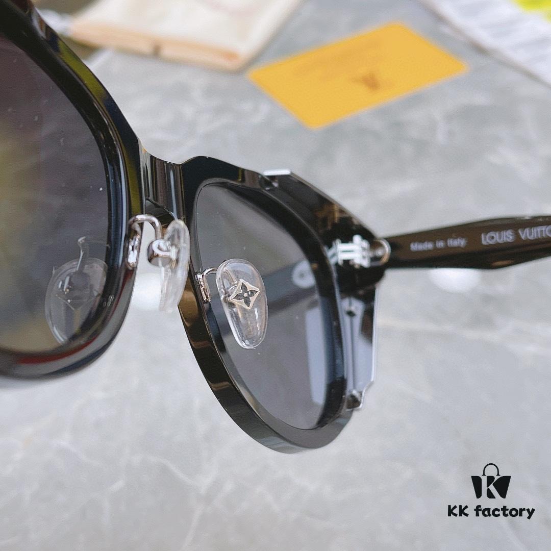 Stylish Beyond Compare! Xiaohongshu Trending Item – Owner's Strong Recommendation – Limited Edition LOUIS VUITTON LV Z4018E High-End Avant-Garde Design, Logo-Embellished Temples, Ultimate Fashion Statement, Premium Craftsmanship, Luxurious Build, Solid Metal Hardware – Absolutely Stunning at First Sight!