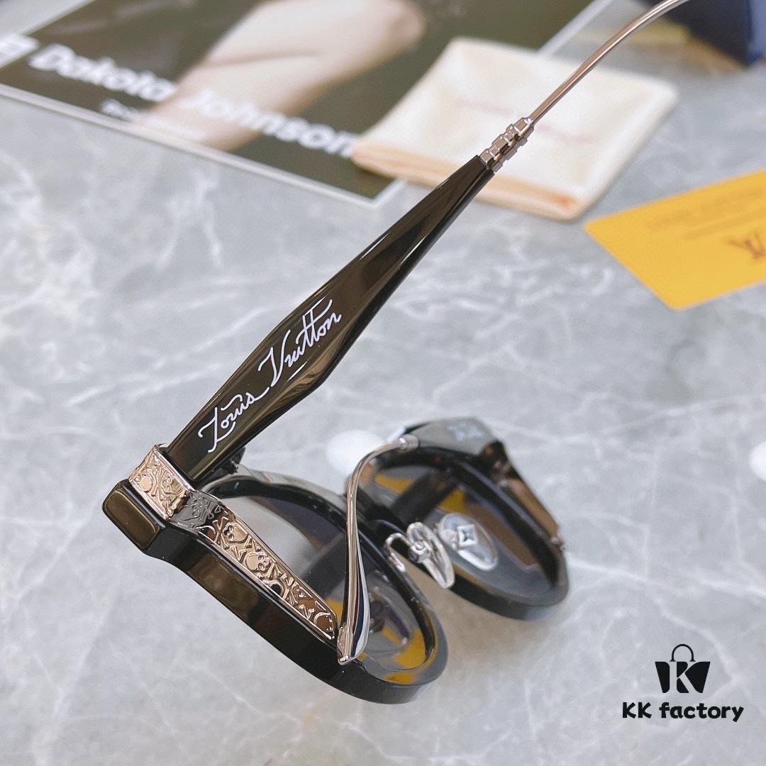 Stylish Beyond Compare! Xiaohongshu Trending Item – Owner's Strong Recommendation – Limited Edition LOUIS VUITTON LV Z4018E High-End Avant-Garde Design, Logo-Embellished Temples, Ultimate Fashion Statement, Premium Craftsmanship, Luxurious Build, Solid Metal Hardware – Absolutely Stunning at First Sight!