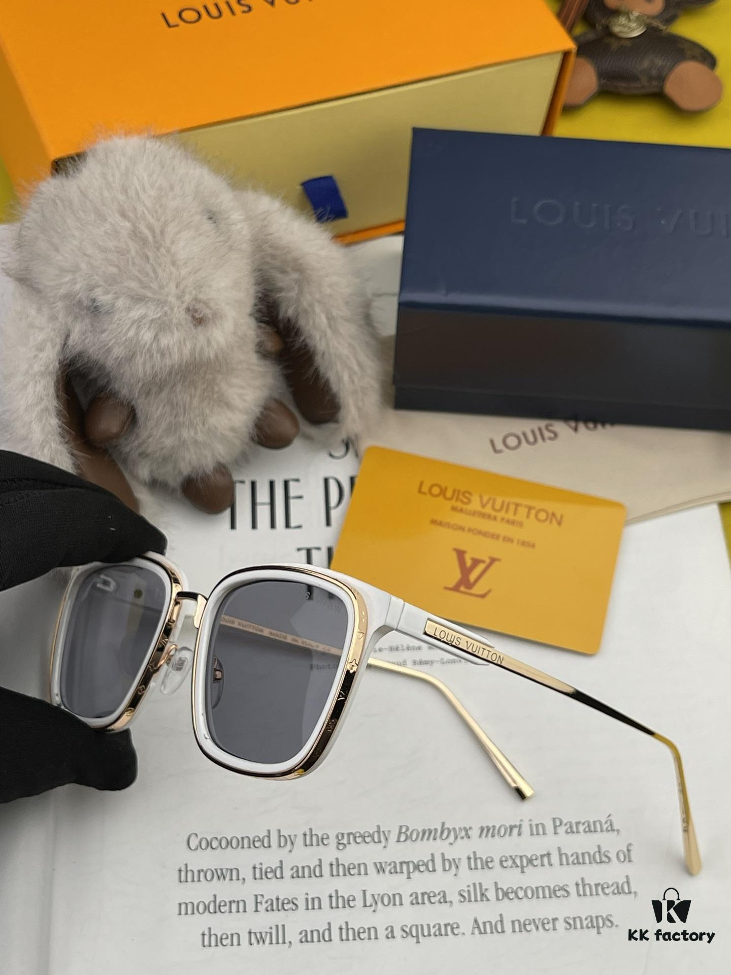 LOUIS VUITTON Rectangular Frame Z1495 Size: 54□22-145 Sunglasses