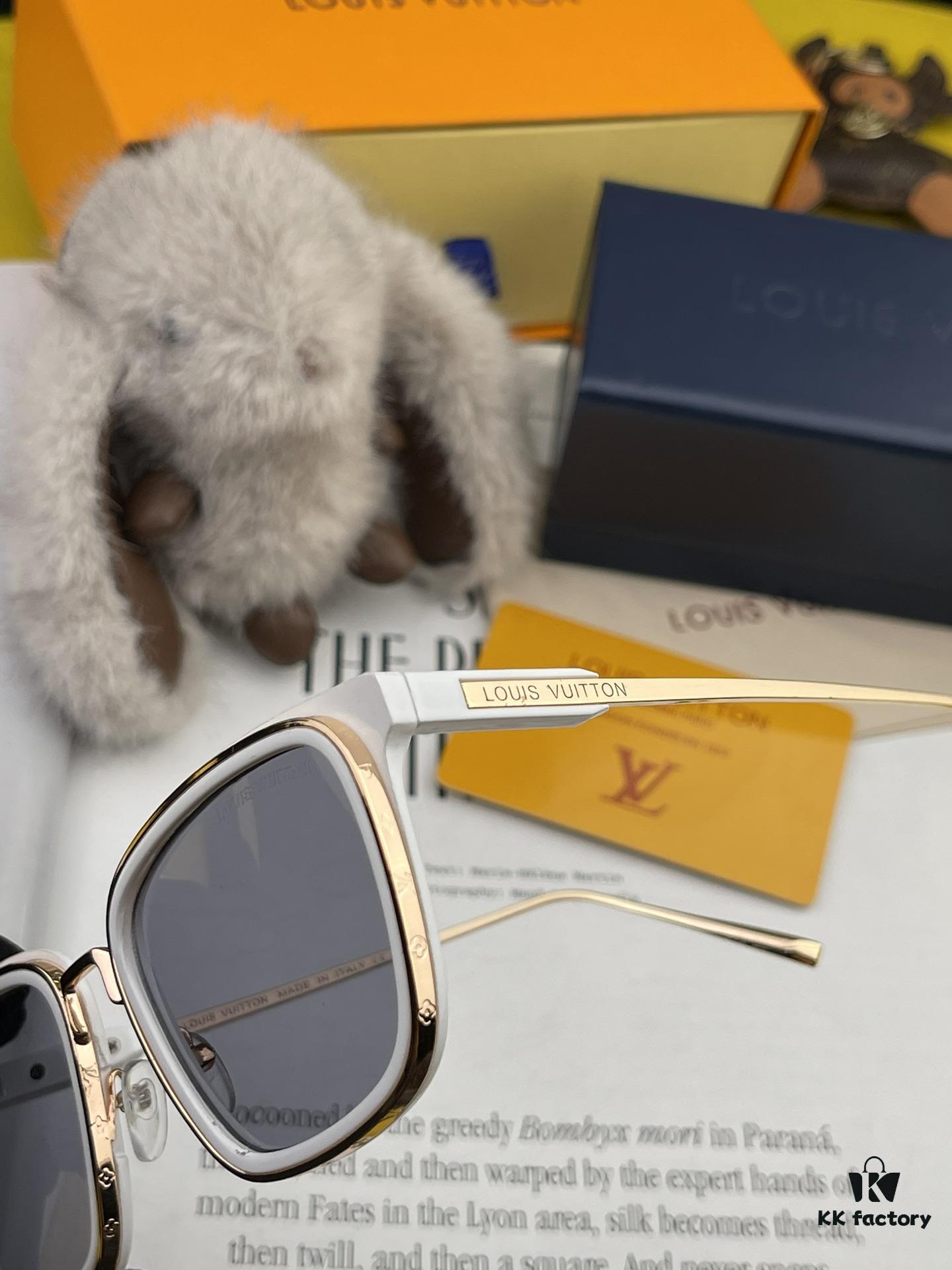 LOUIS VUITTON Rectangular Frame Z1495 Size: 54□22-145 Sunglasses