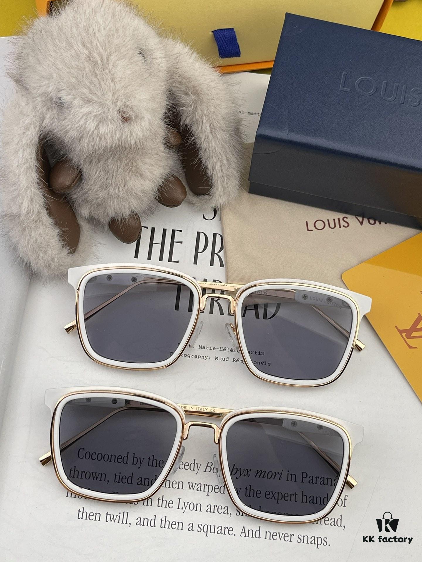LOUIS VUITTON Rectangular Frame Z1495 Size: 54□22-145 Sunglasses