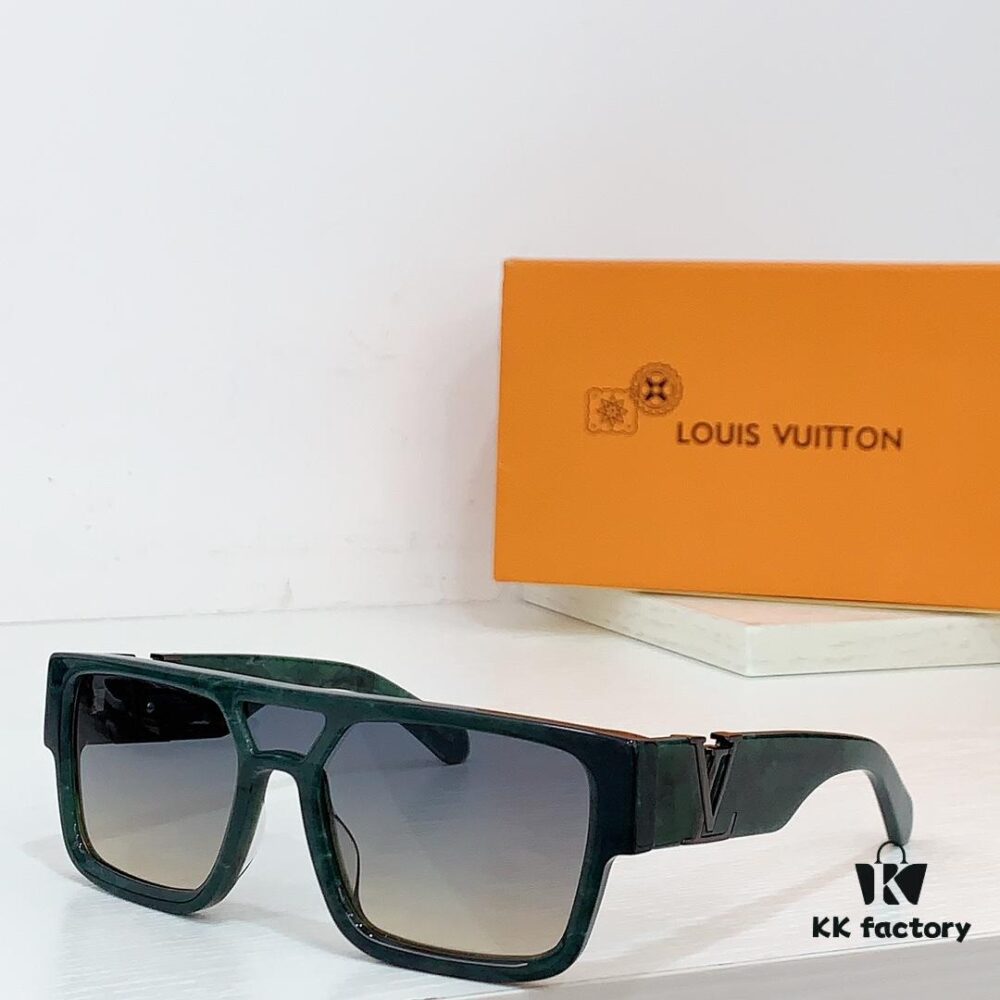 140 Louis VUITTON MOD: Z2062W Size: 133-0-140 Sunglasses
