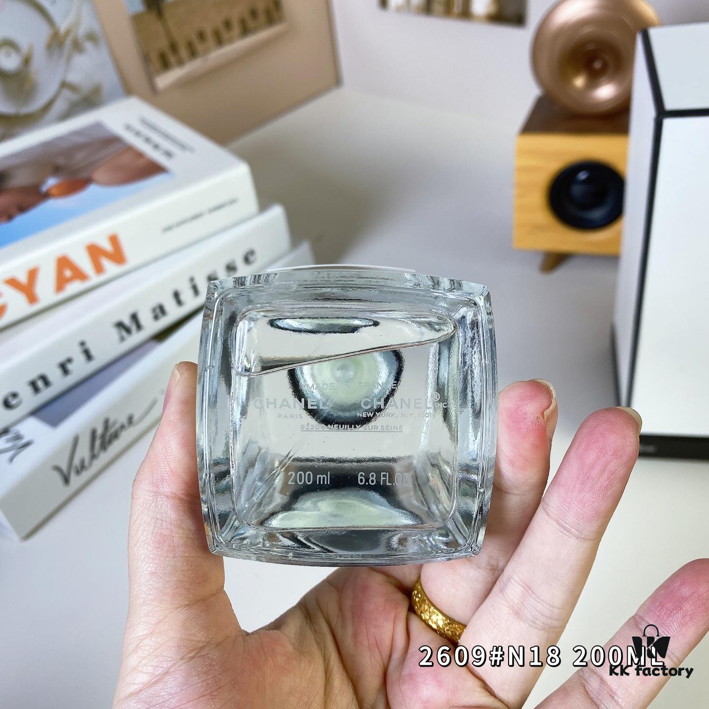 Chanel Les Exclusifs de Chanel No 18, 200ml