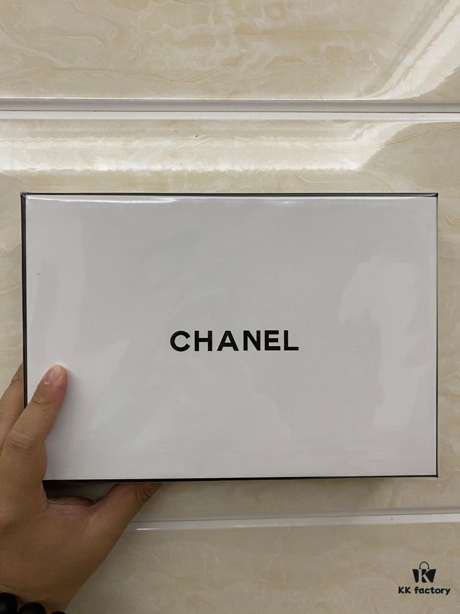 Chanel COCO Fragrance Body Care Set of 3 Pieces! Includes Gift Bag – Shower Gel 200ml + Egg-Shaped Hand Cream 50ml + Moisturizing Body Lotion 200ml