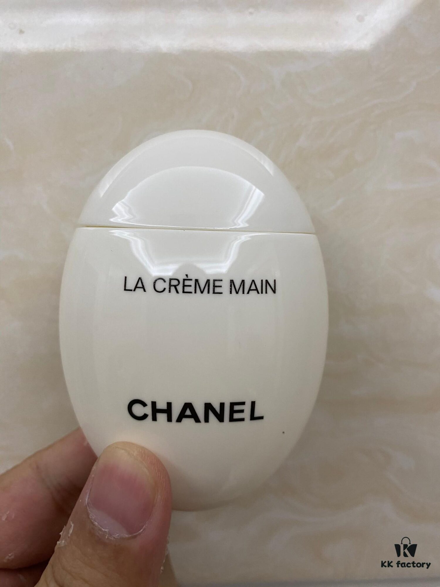 Chanel COCO Fragrance Body Care Set of 3 Pieces! Includes Gift Bag – Shower Gel 200ml + Egg-Shaped Hand Cream 50ml + Moisturizing Body Lotion 200ml