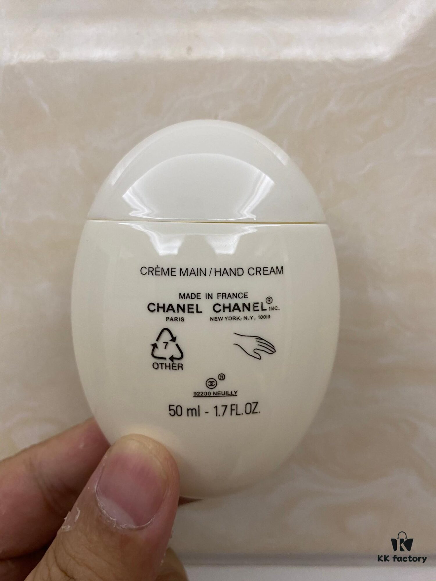 Chanel COCO Fragrance Body Care Set of 3 Pieces! Includes Gift Bag – Shower Gel 200ml + Egg-Shaped Hand Cream 50ml + Moisturizing Body Lotion 200ml