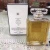 Chanel No.5 100ml Eau de Parfum for Women, Luxurious and Subtle Fragrance, Retail Edition with Handbag