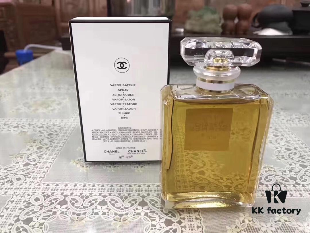 Chanel No.5 100ml Eau de Parfum for Women, Luxurious and Subtle Fragrance, Retail Edition with Handbag