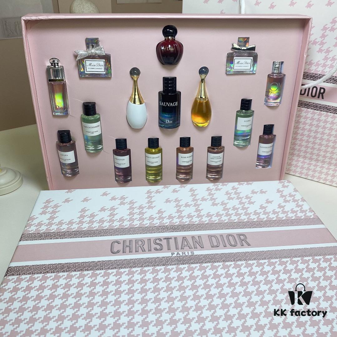 Q-version Dior Powder Compact 16-piece Set with Tote Bag, without Spray Nozzle, Includes: Classic Eight Varieties, Poison Red, Pink Hypnotic, Sweetheart, Scarf Sweetheart, Pure Miss Dior, Miss Dior, Sauvage, Joy